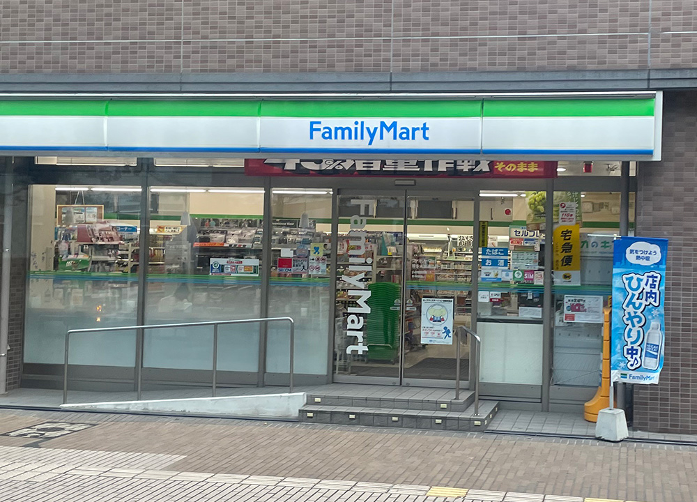 ファミリーマート博多大博通り店外観